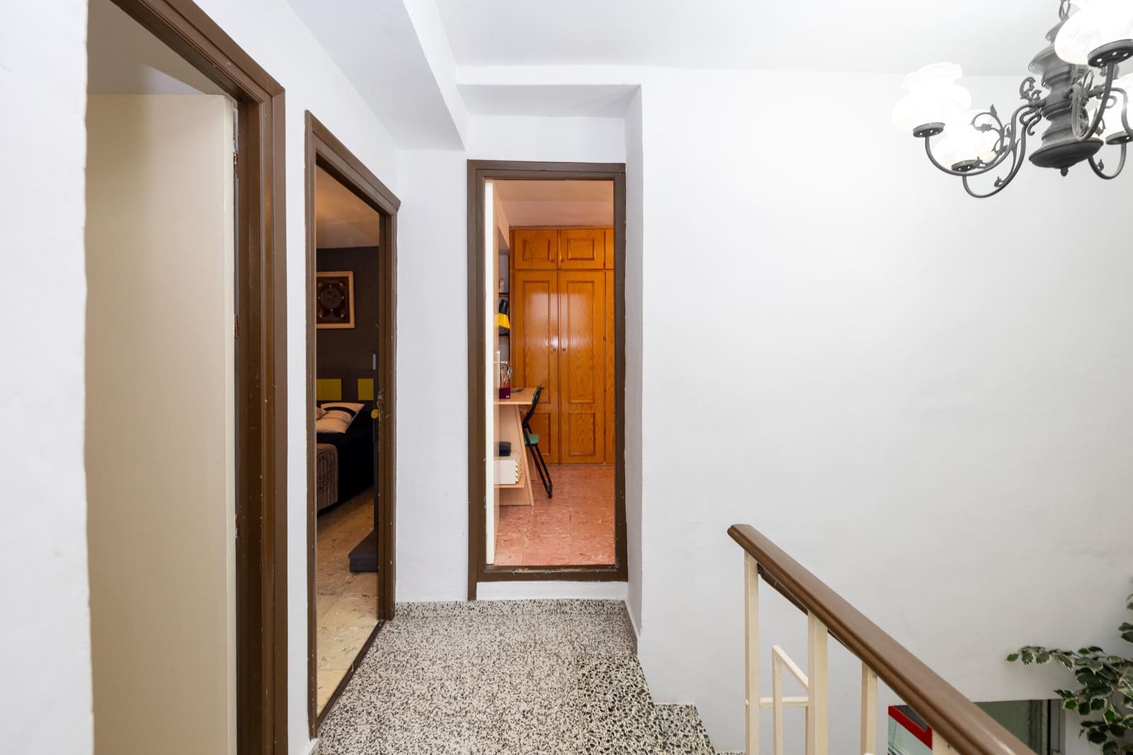 5 slaapkamer Rijtjeshuis te koop in Loja - € 91.000 (Ref: 9413999)