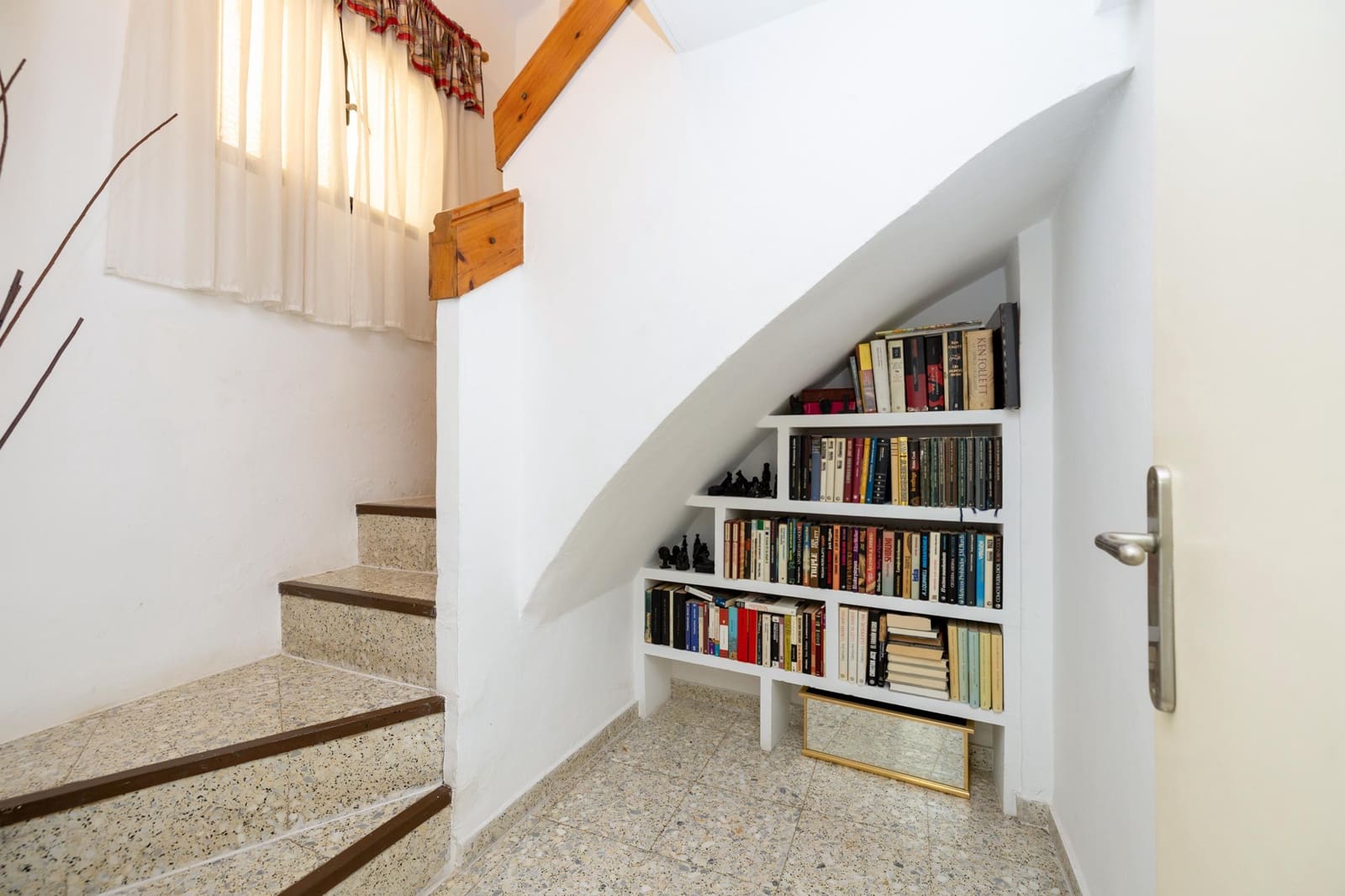 5 slaapkamer Rijtjeshuis te koop in Loja - € 91.000 (Ref: 9413999)