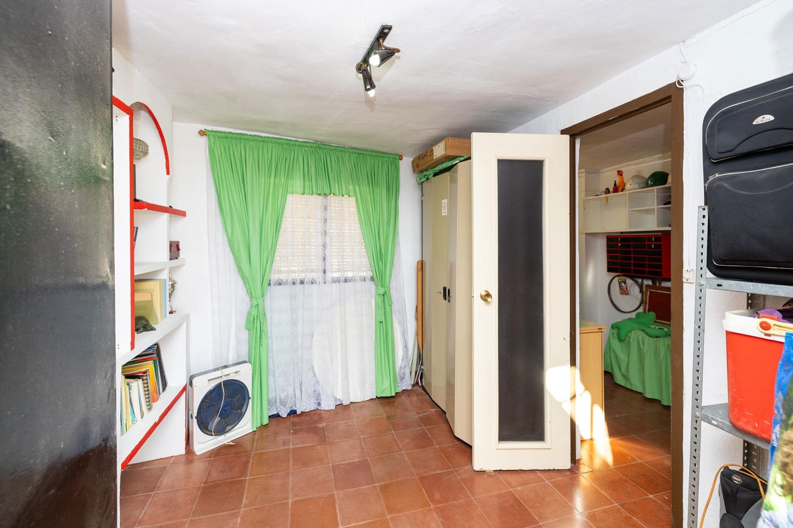 5 slaapkamer Rijtjeshuis te koop in Loja - € 91.000 (Ref: 9413999)