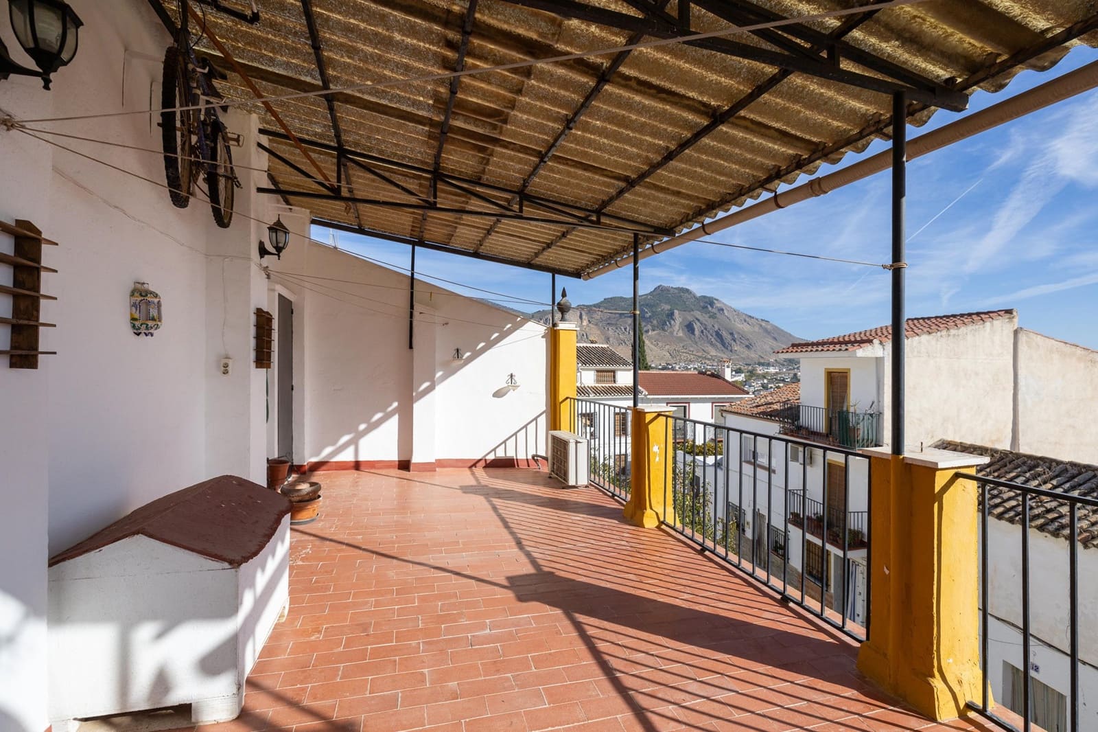 5 slaapkamer Rijtjeshuis te koop in Loja - € 91.000 (Ref: 9413999)