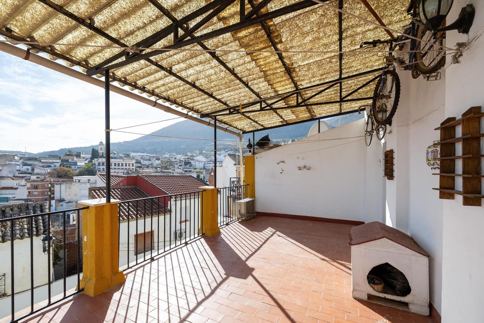 5 slaapkamer Rijtjeshuis te koop in Loja - € 91.000 (Ref: 9413999)