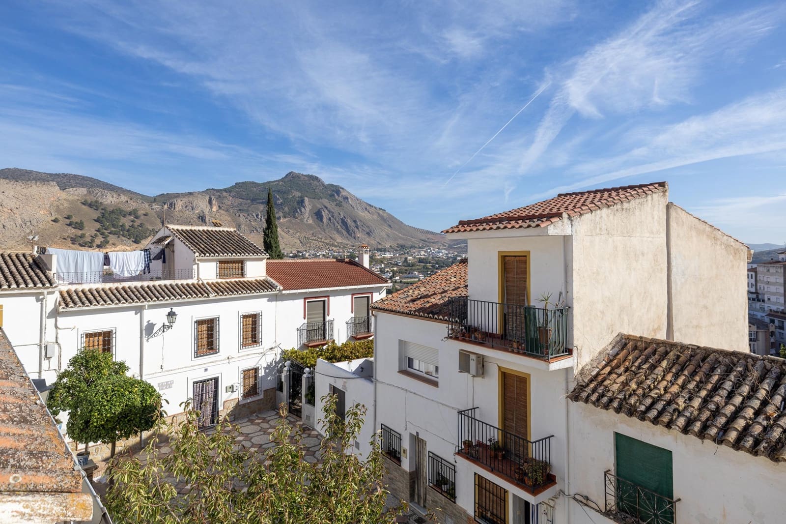 5 slaapkamer Rijtjeshuis te koop in Loja - € 91.000 (Ref: 9413999)