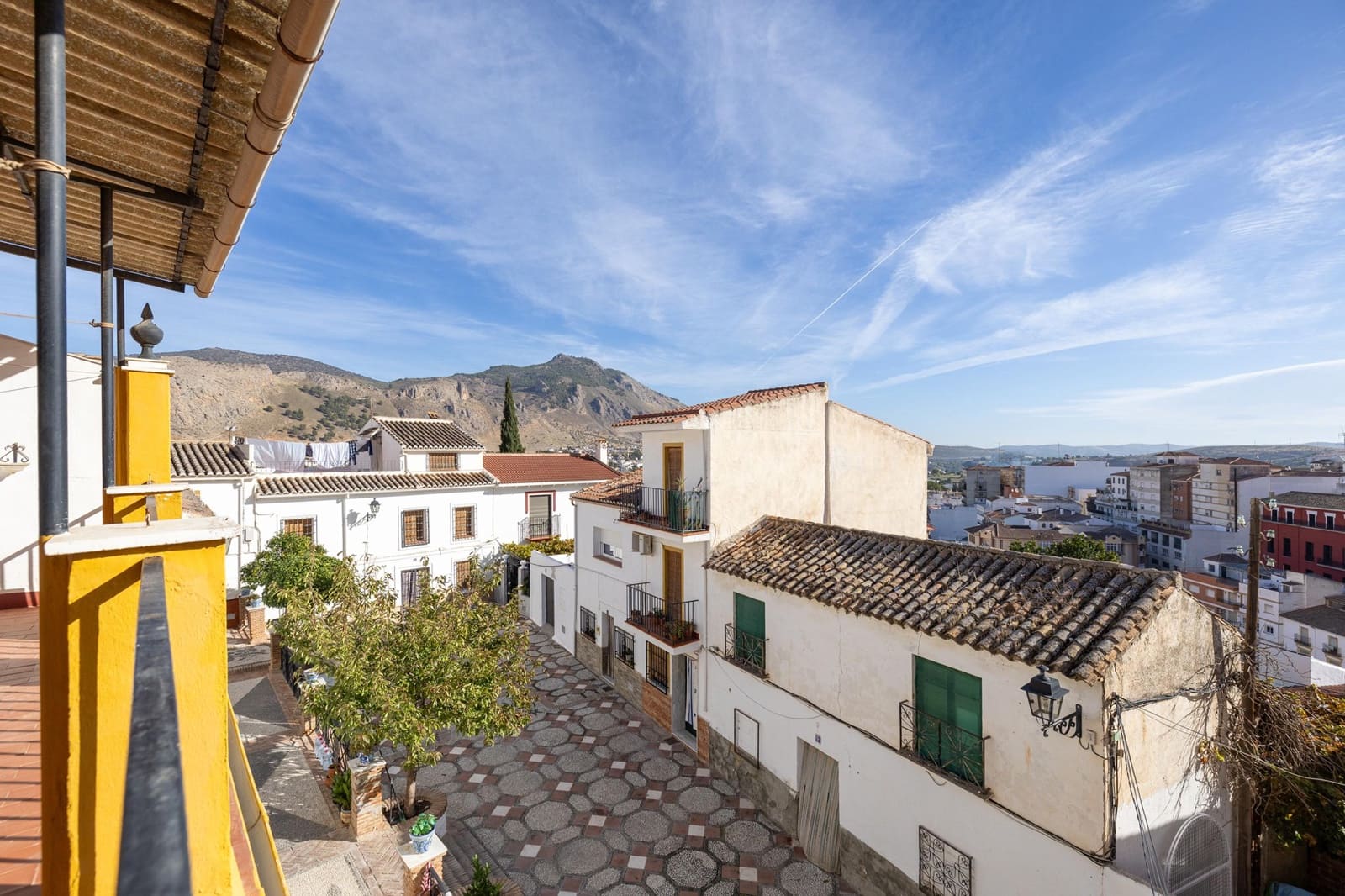 5 slaapkamer Rijtjeshuis te koop in Loja - € 91.000 (Ref: 9413999)