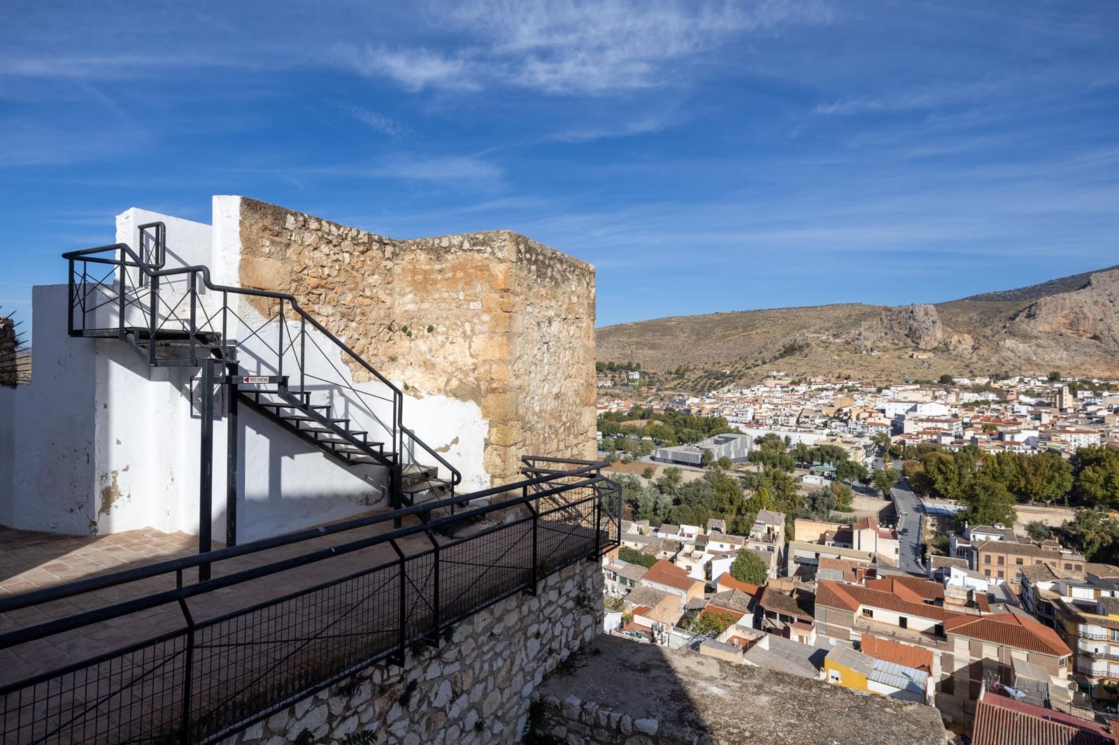 5 slaapkamer Rijtjeshuis te koop in Loja - € 91.000 (Ref: 9413999)