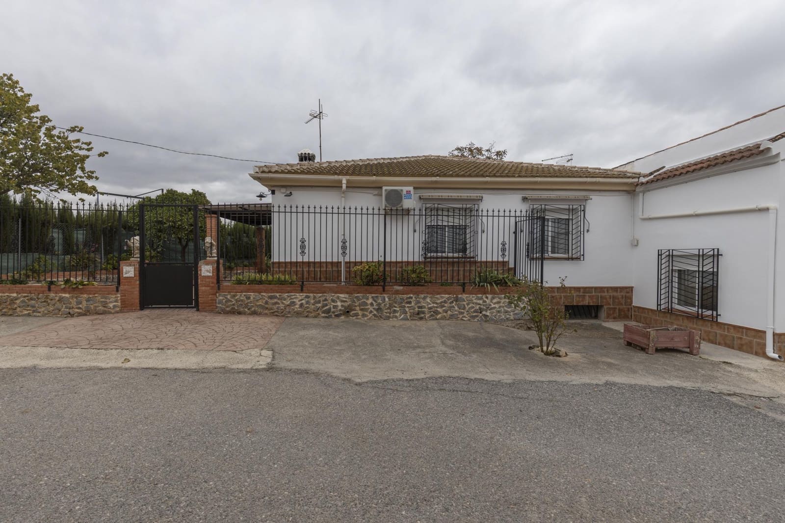 5 bedroom Finca/Country House for sale in Huetor Tajar - € 240,000 (Ref: 9446632)