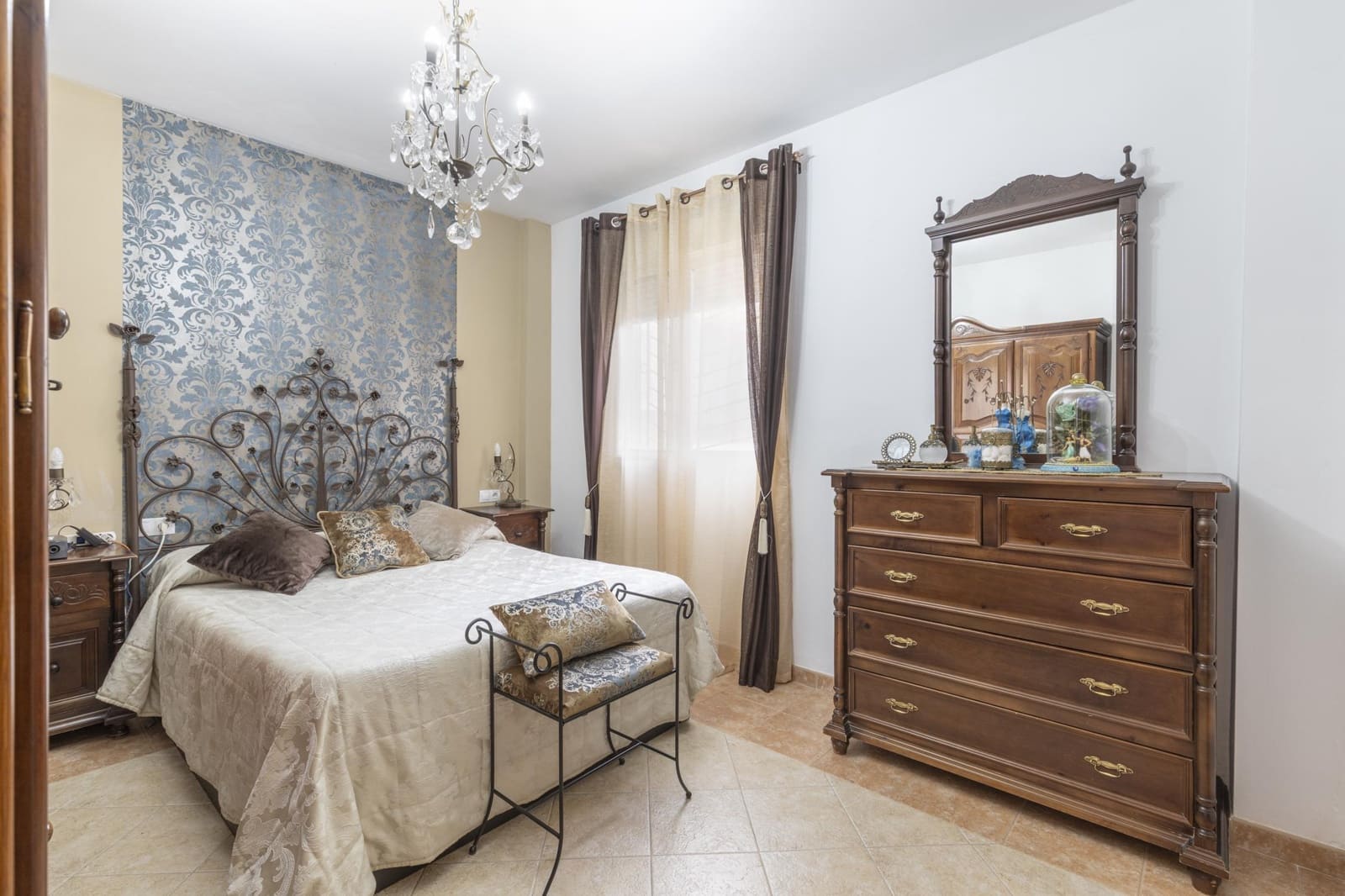 5 bedroom Finca/Country House for sale in Huetor Tajar - € 240,000 (Ref: 9446632)