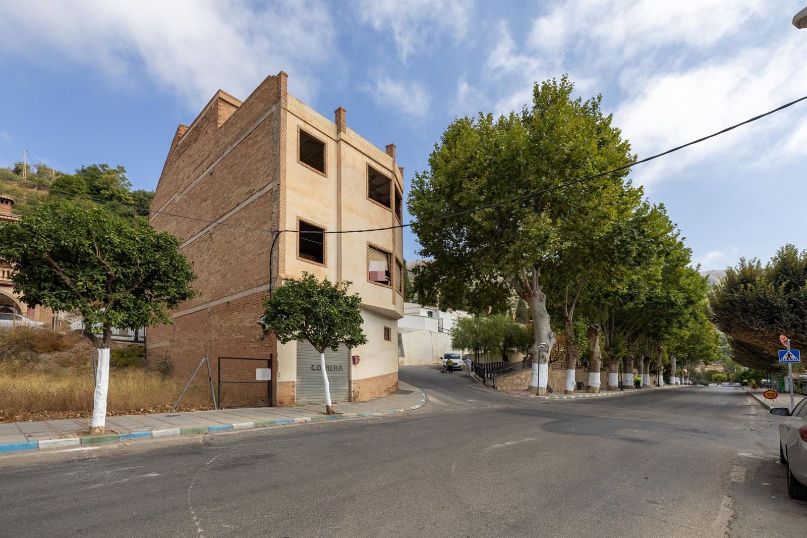 5 bedroom Townhouse for sale in Lanjaron with garage - € 129,900 (Ref: 9449067)