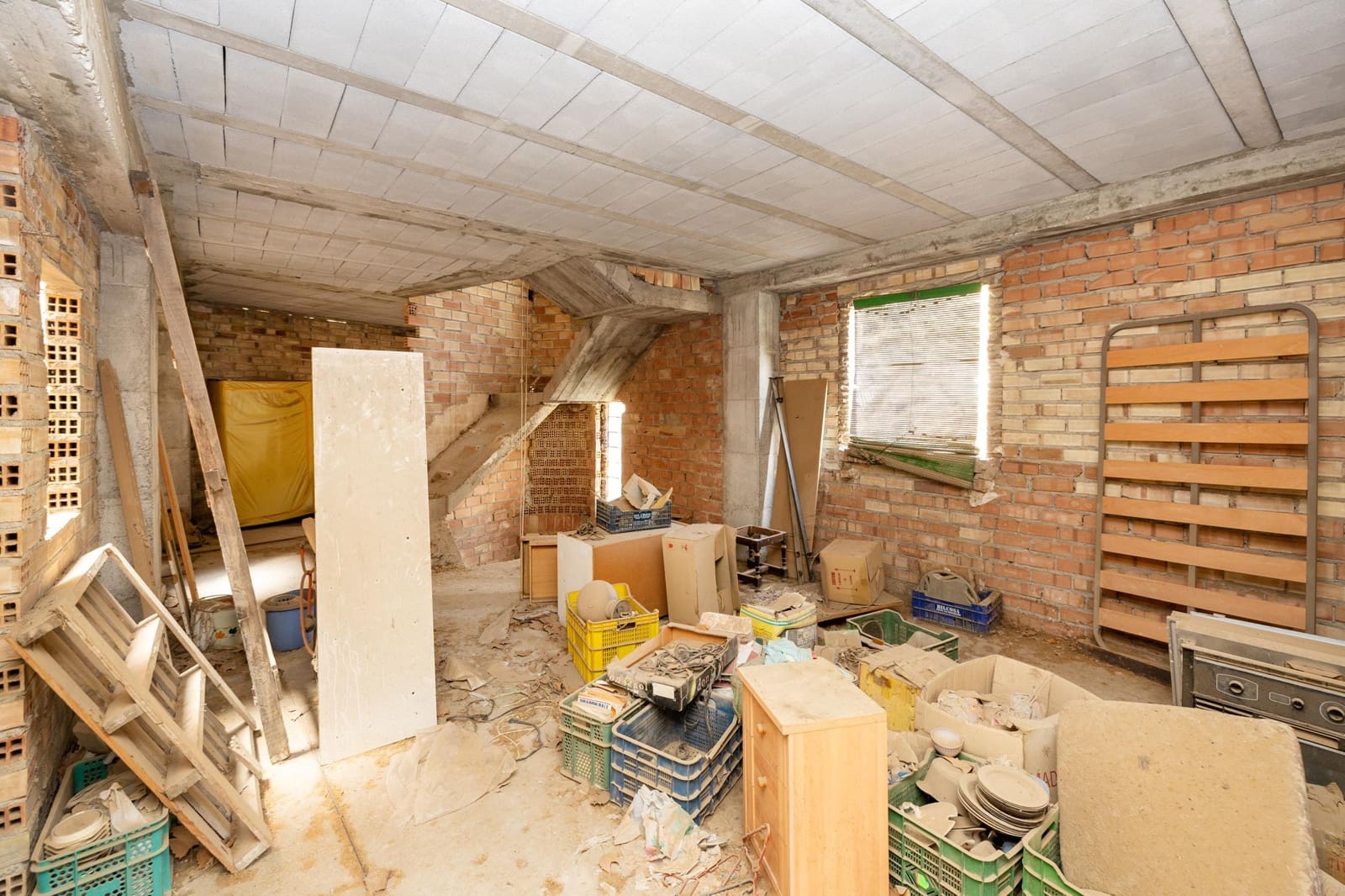 5 bedroom Townhouse for sale in Lanjaron with garage - € 129,900 (Ref: 9449067)