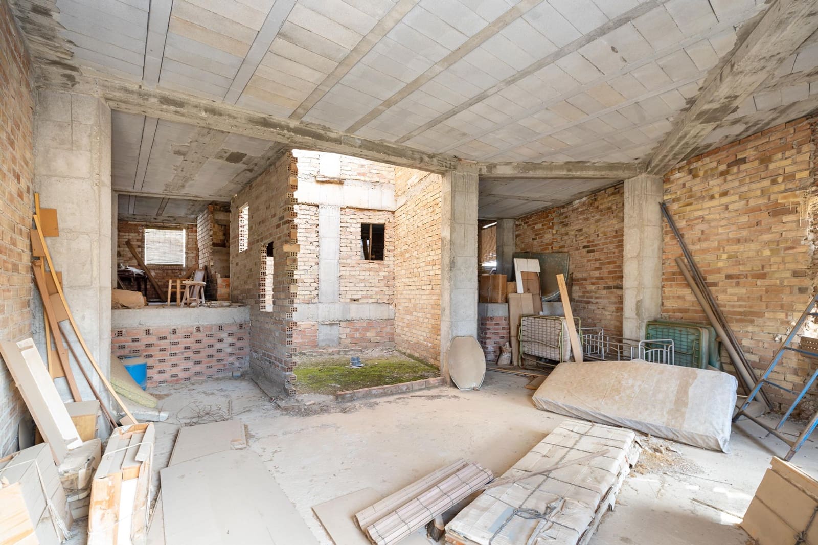 5 bedroom Townhouse for sale in Lanjaron with garage - € 129,900 (Ref: 9449067)