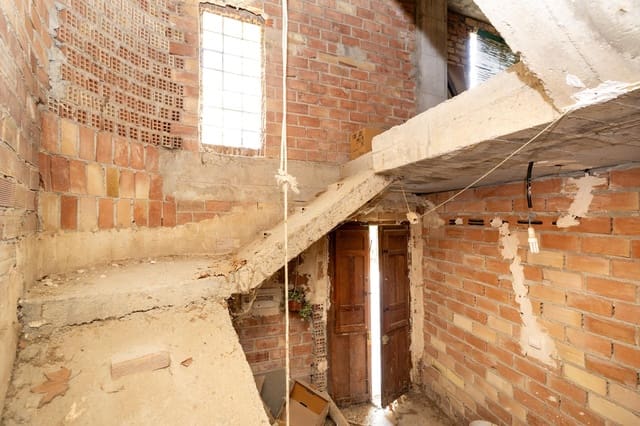 5 soverom Hus til salgs i Lanjarón med garasje - € 129 900 (Ref: 9449067)