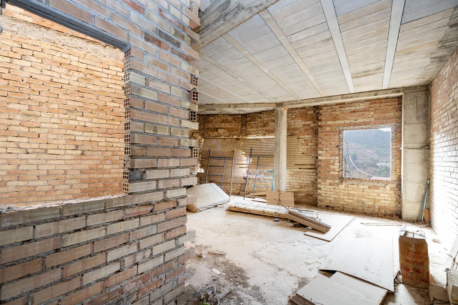 5 bedroom Townhouse for sale in Lanjaron with garage - € 129,900 (Ref: 9449067)