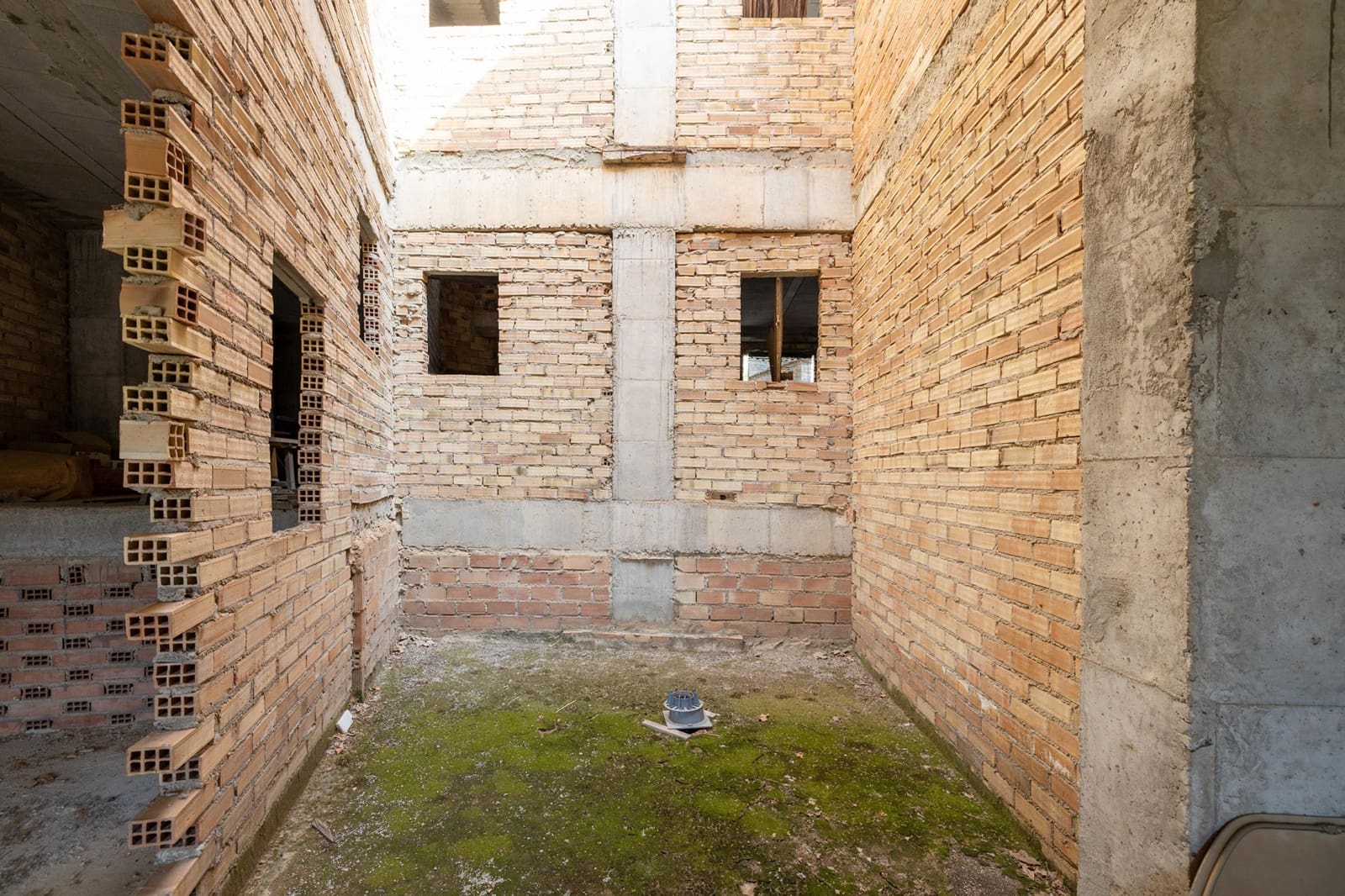 5 bedroom Townhouse for sale in Lanjaron with garage - € 129,900 (Ref: 9449067)