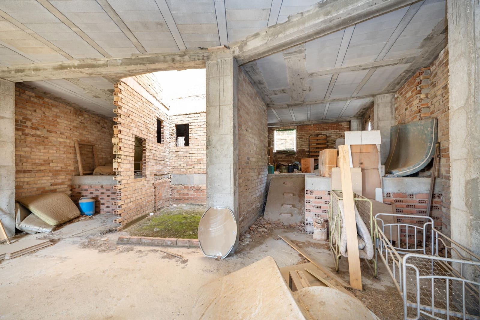 5 bedroom Townhouse for sale in Lanjaron with garage - € 129,900 (Ref: 9449067)