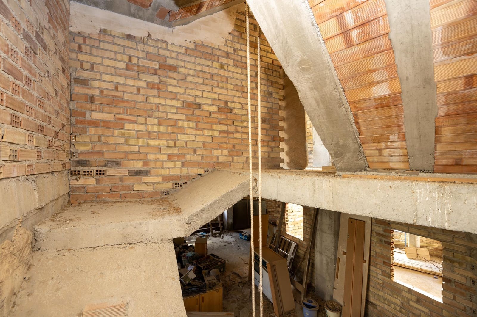 5 bedroom Townhouse for sale in Lanjaron with garage - € 129,900 (Ref: 9449067)