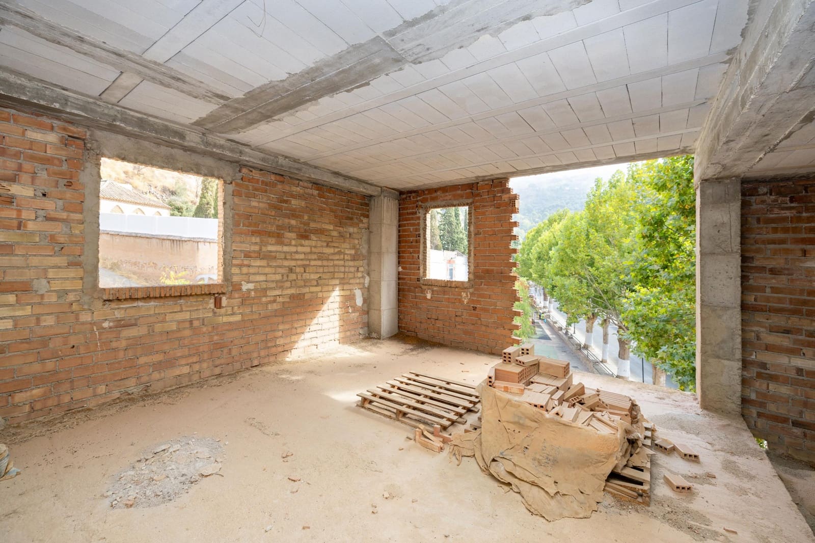 5 bedroom Townhouse for sale in Lanjaron with garage - € 129,900 (Ref: 9449067)