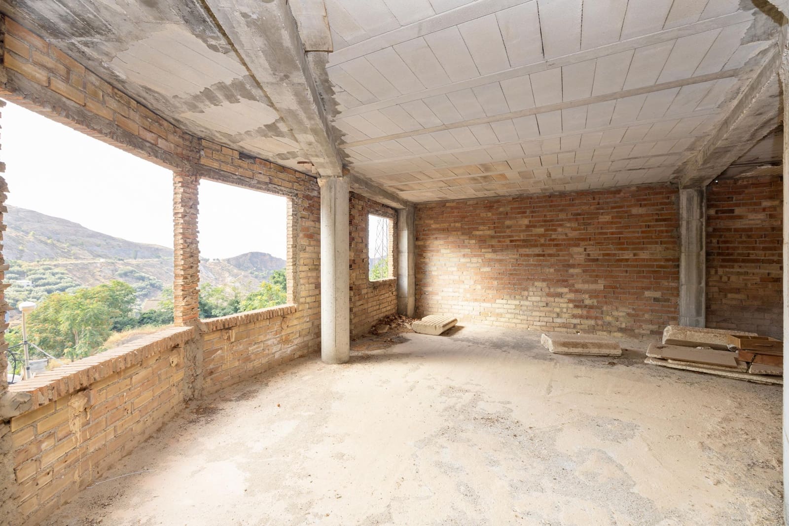 5 bedroom Townhouse for sale in Lanjaron with garage - € 129,900 (Ref: 9449067)