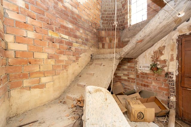 5 soverom Hus til salgs i Lanjarón med garasje - € 129 900 (Ref: 9449067)