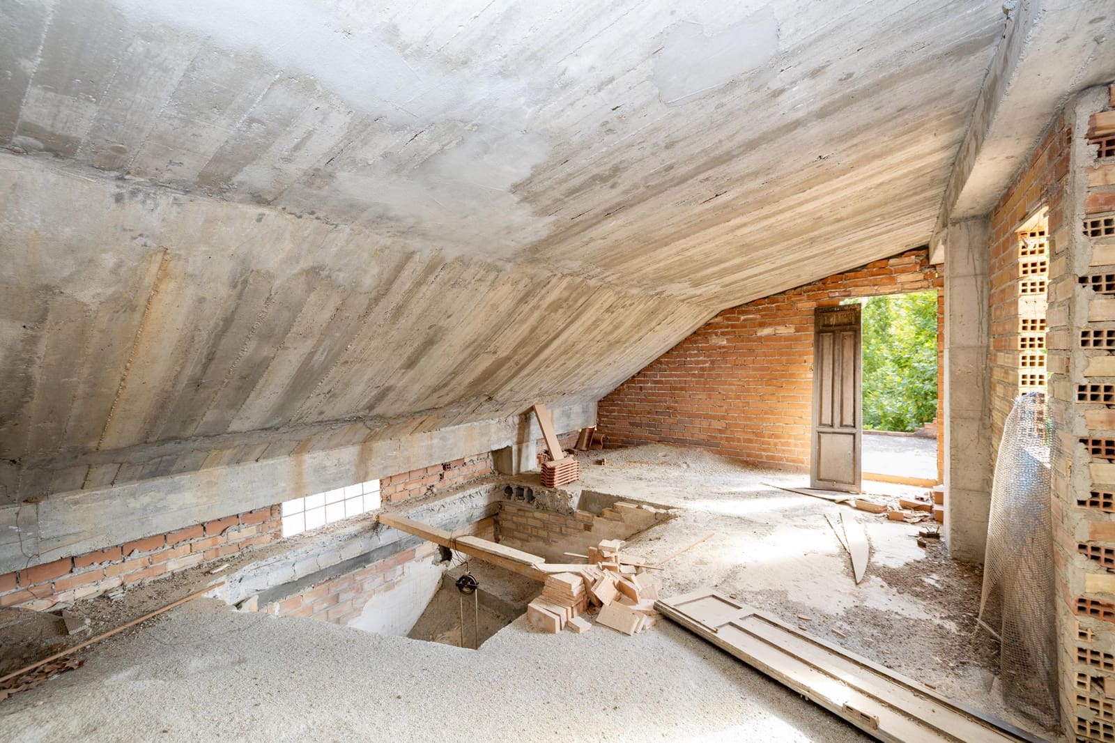 5 bedroom Townhouse for sale in Lanjaron with garage - € 129,900 (Ref: 9449067)