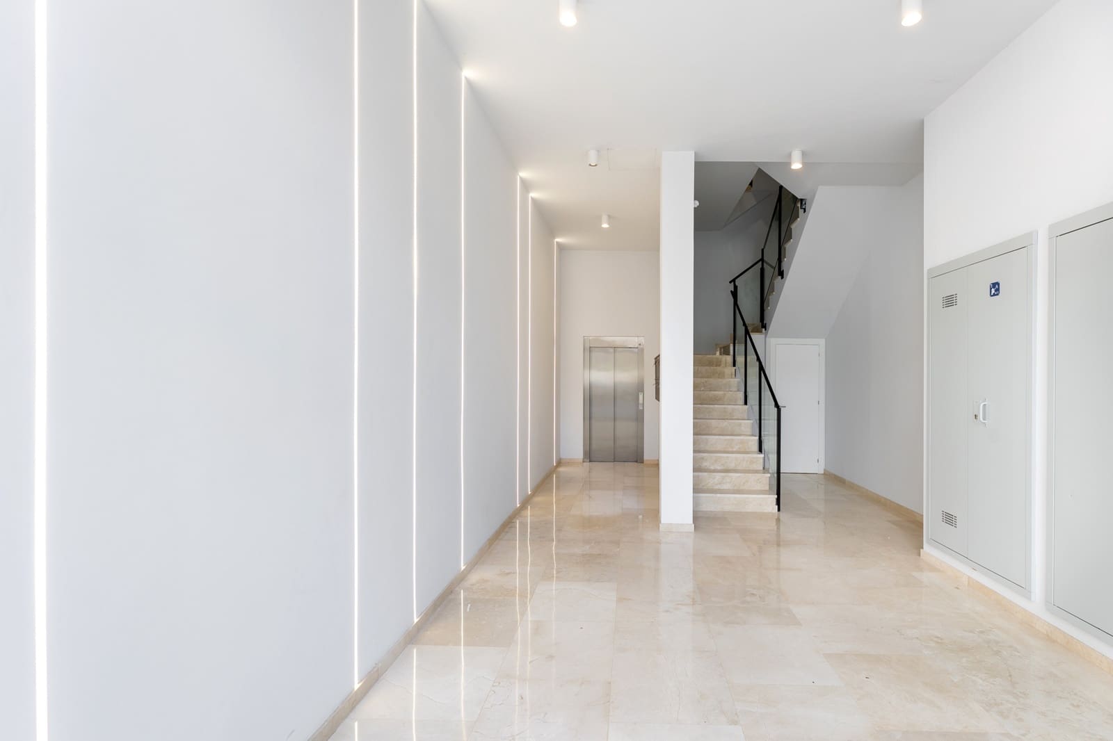 2 bedroom Apartment for sale in Alhama de Granada - € 198,000 (Ref: 9450473)