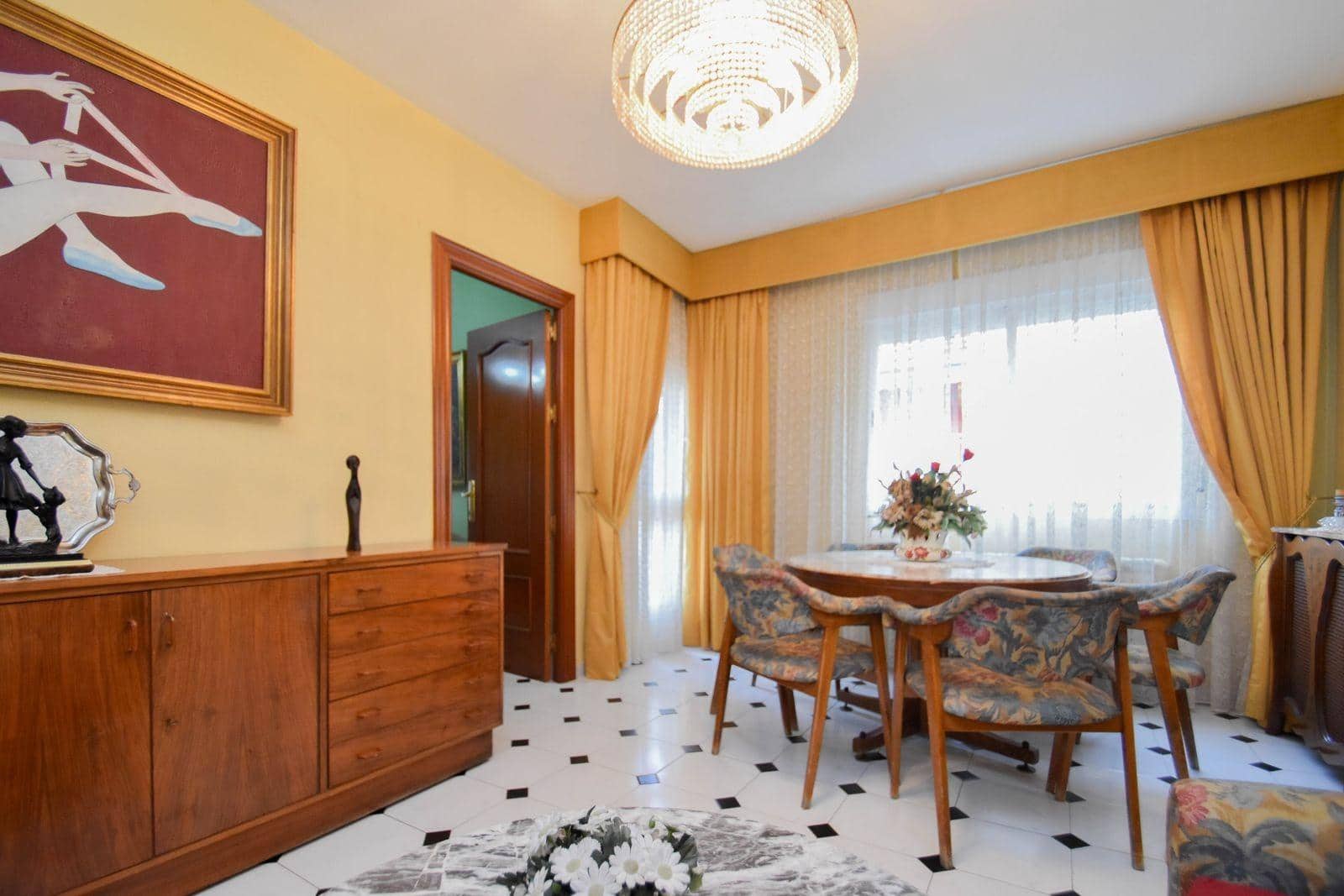 4 soveværelse Lejlighed til leje i Granada by - € 1.200 (Ref: 9481318)