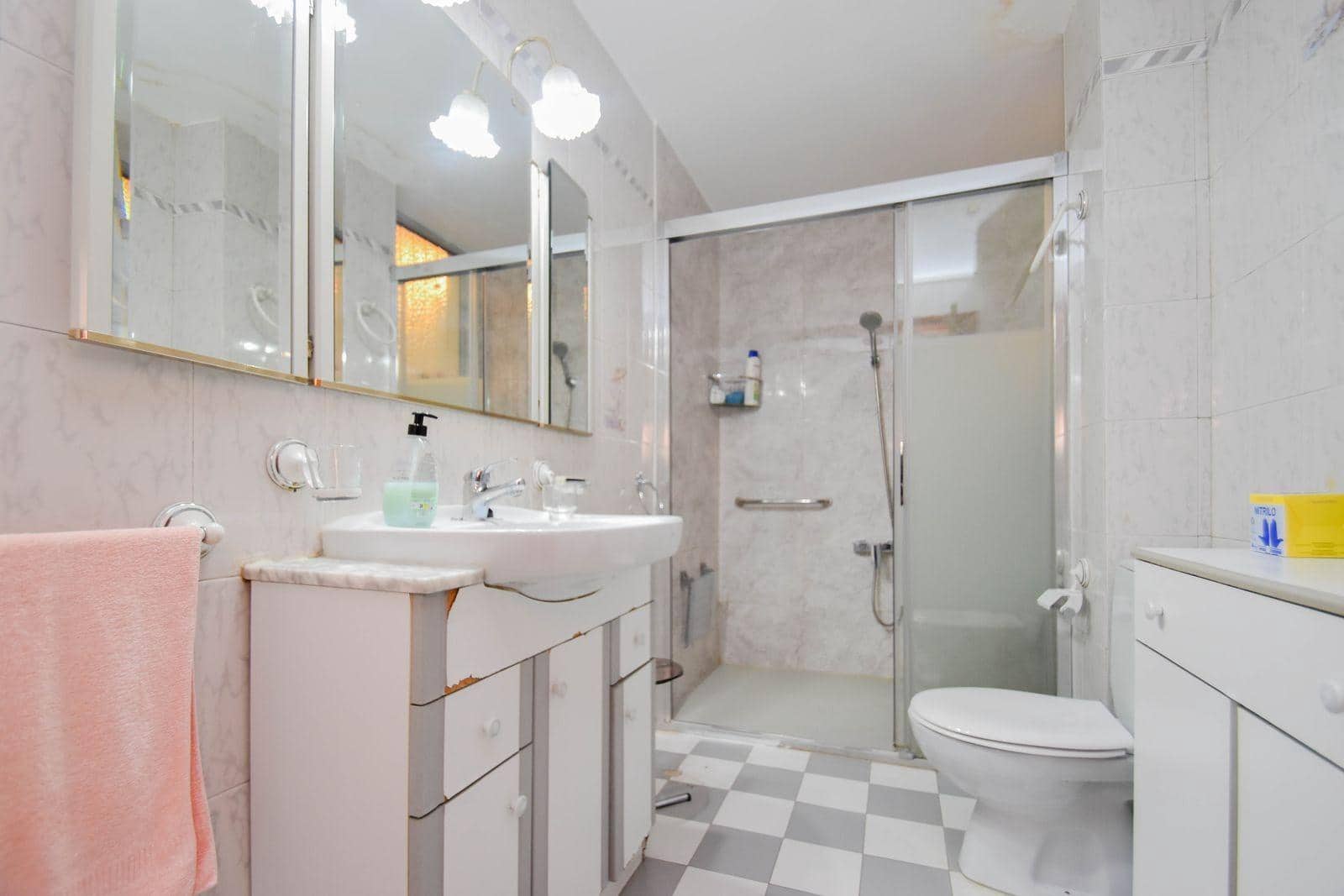 4 soveværelse Lejlighed til leje i Granada by - € 1.200 (Ref: 9481318)