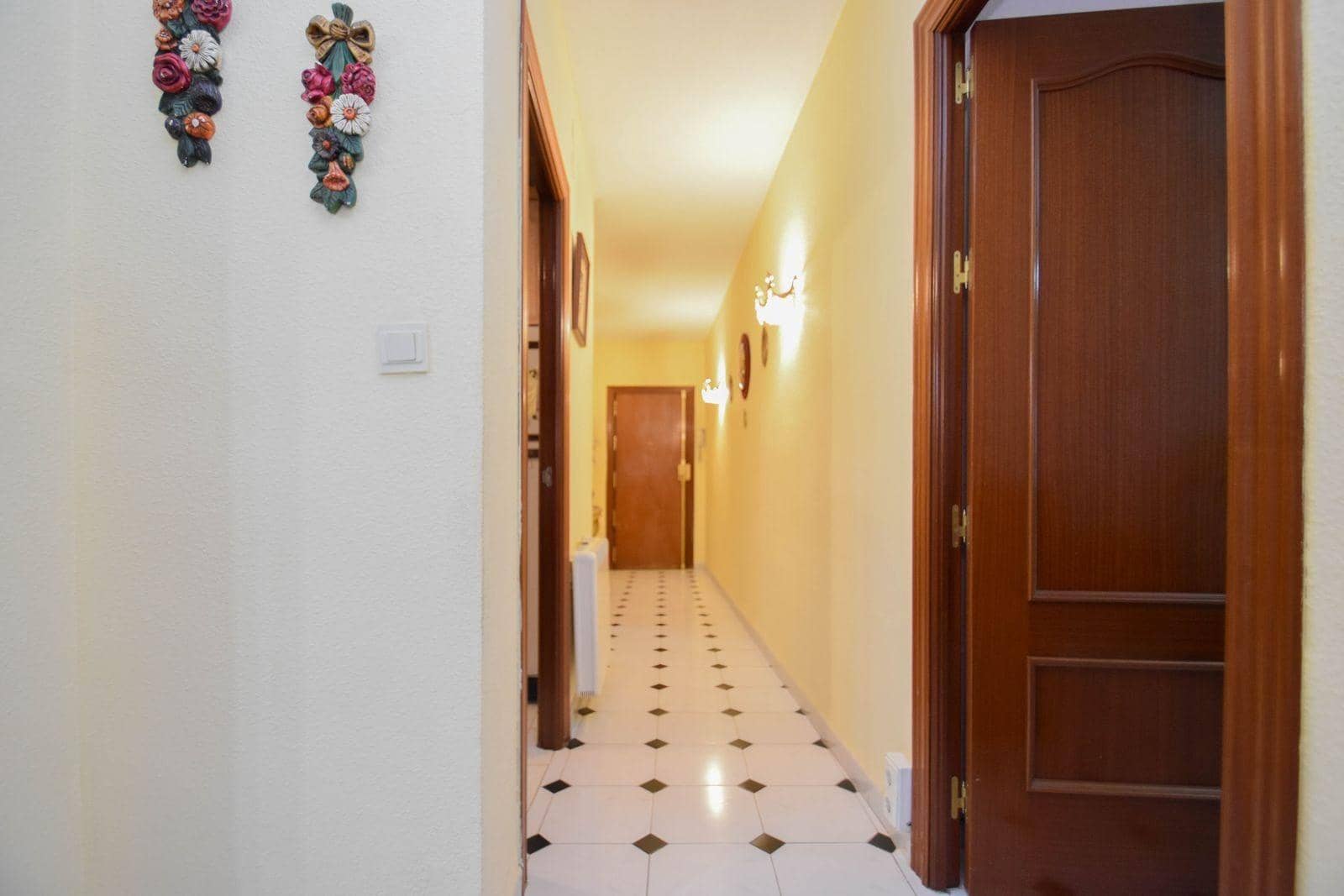 4 soveværelse Lejlighed til leje i Granada by - € 1.200 (Ref: 9481318)