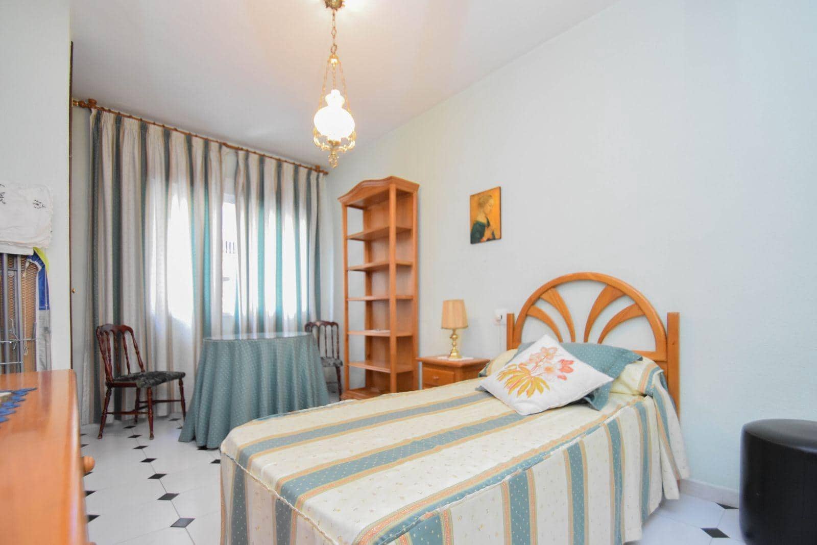 4 soveværelse Lejlighed til leje i Granada by - € 1.200 (Ref: 9481318)