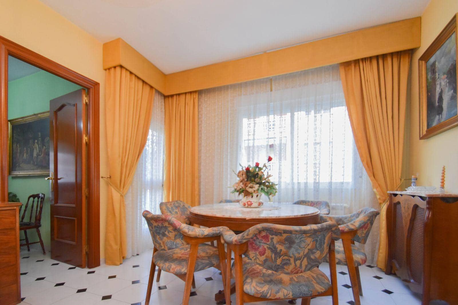 4 soveværelse Lejlighed til leje i Granada by - € 1.200 (Ref: 9481318)