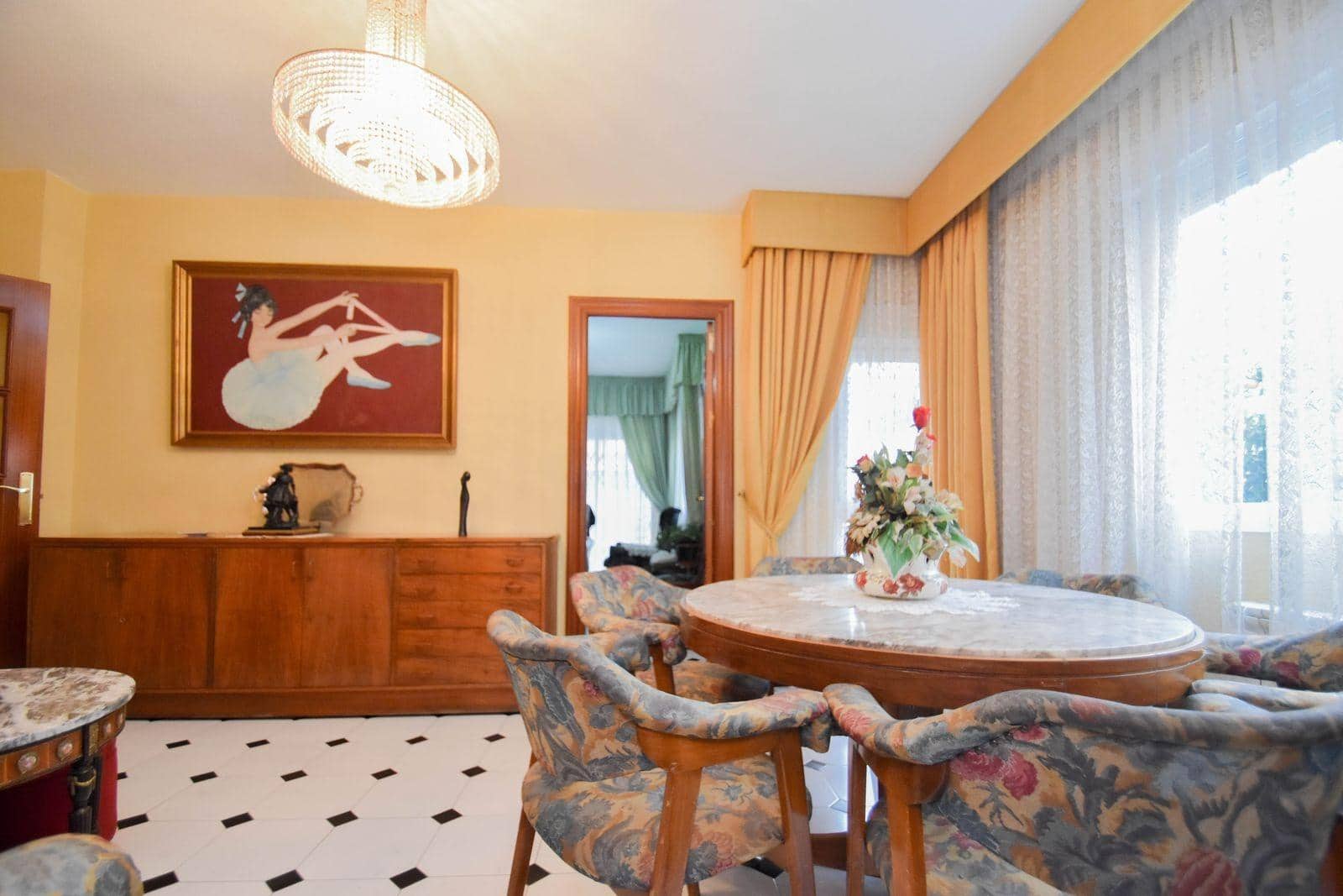 4 soveværelse Lejlighed til leje i Granada by - € 1.200 (Ref: 9481318)