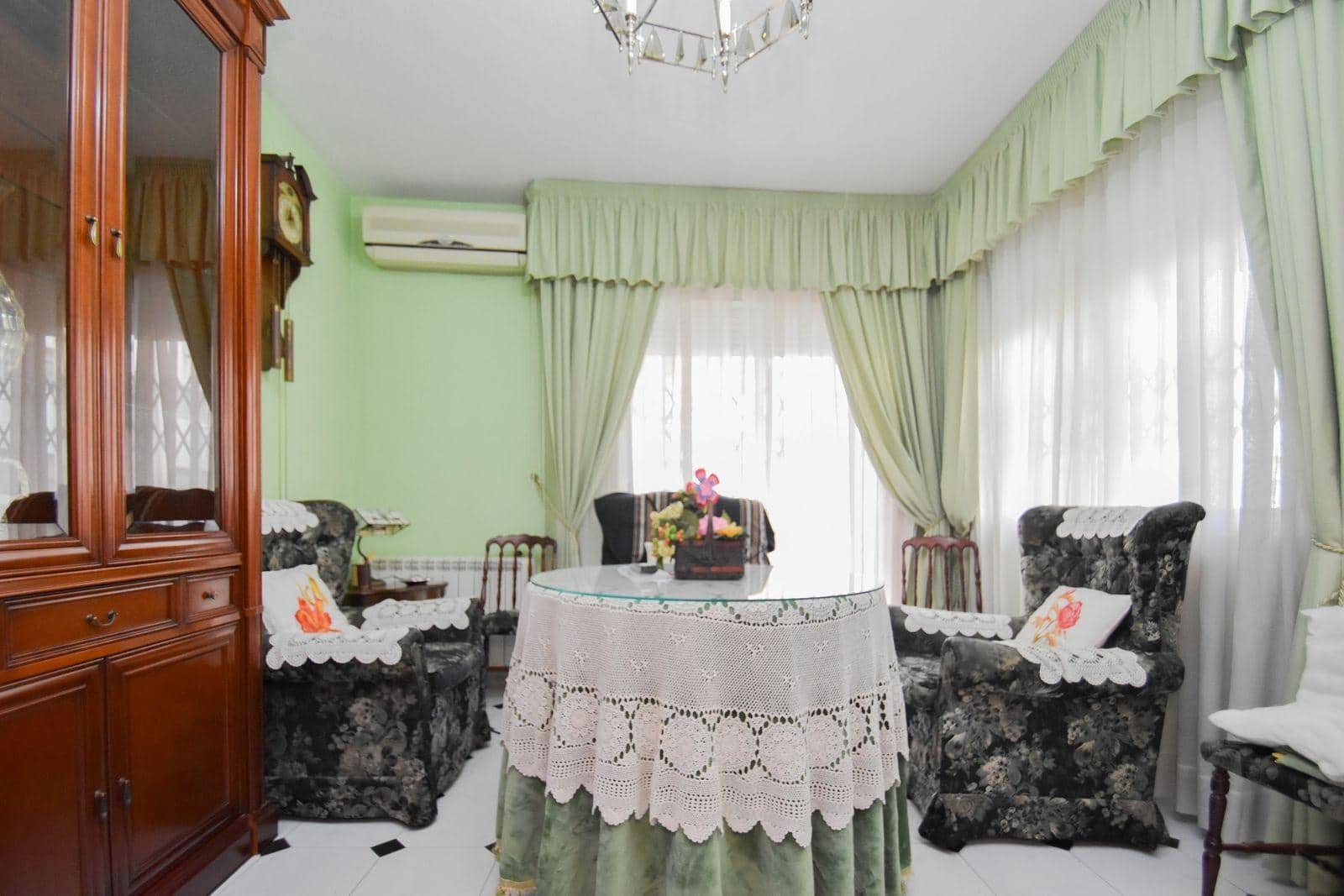 4 soveværelse Lejlighed til leje i Granada by - € 1.200 (Ref: 9481318)