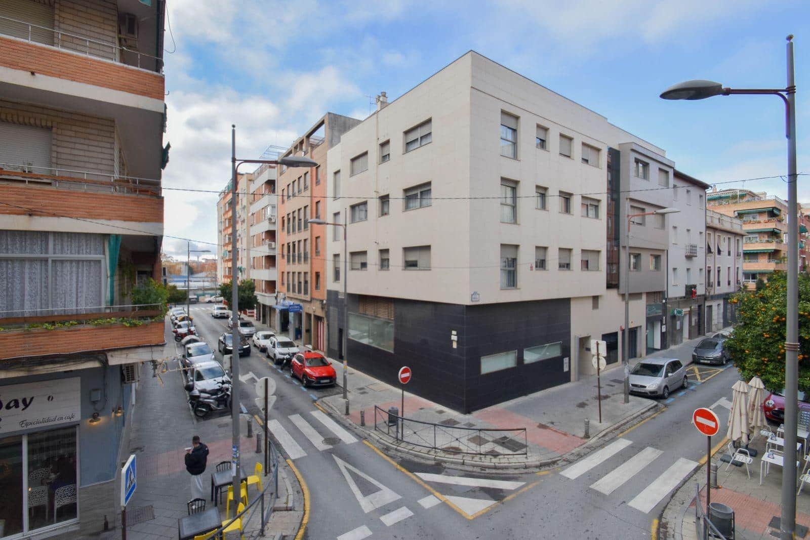 4 soveværelse Lejlighed til leje i Granada by - € 1.200 (Ref: 9481318)