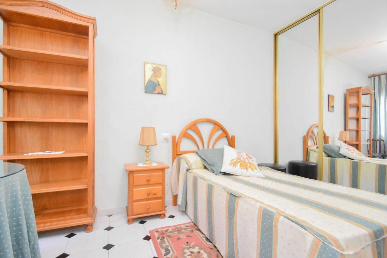 4 soveværelse Lejlighed til leje i Granada by - € 1.200 (Ref: 9481318)