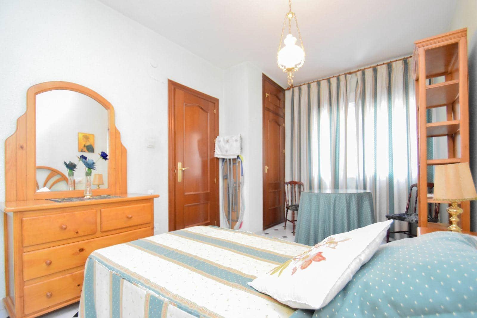 4 soveværelse Lejlighed til leje i Granada by - € 1.200 (Ref: 9481318)