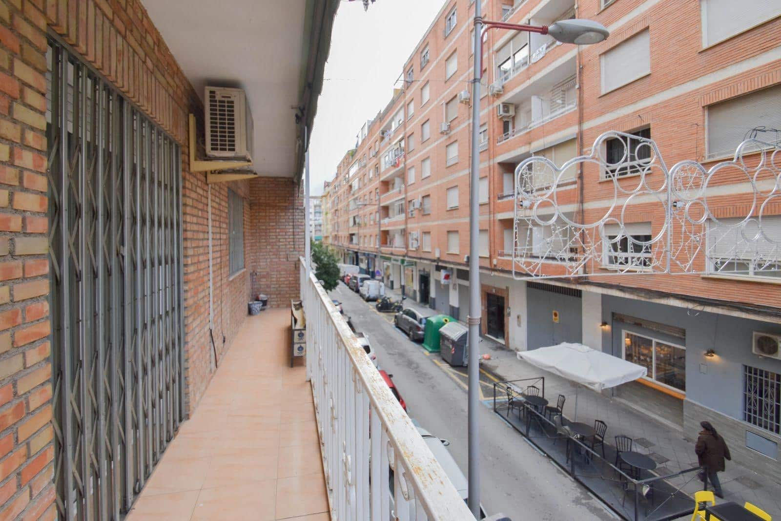 4 soveværelse Lejlighed til leje i Granada by - € 1.200 (Ref: 9481318)