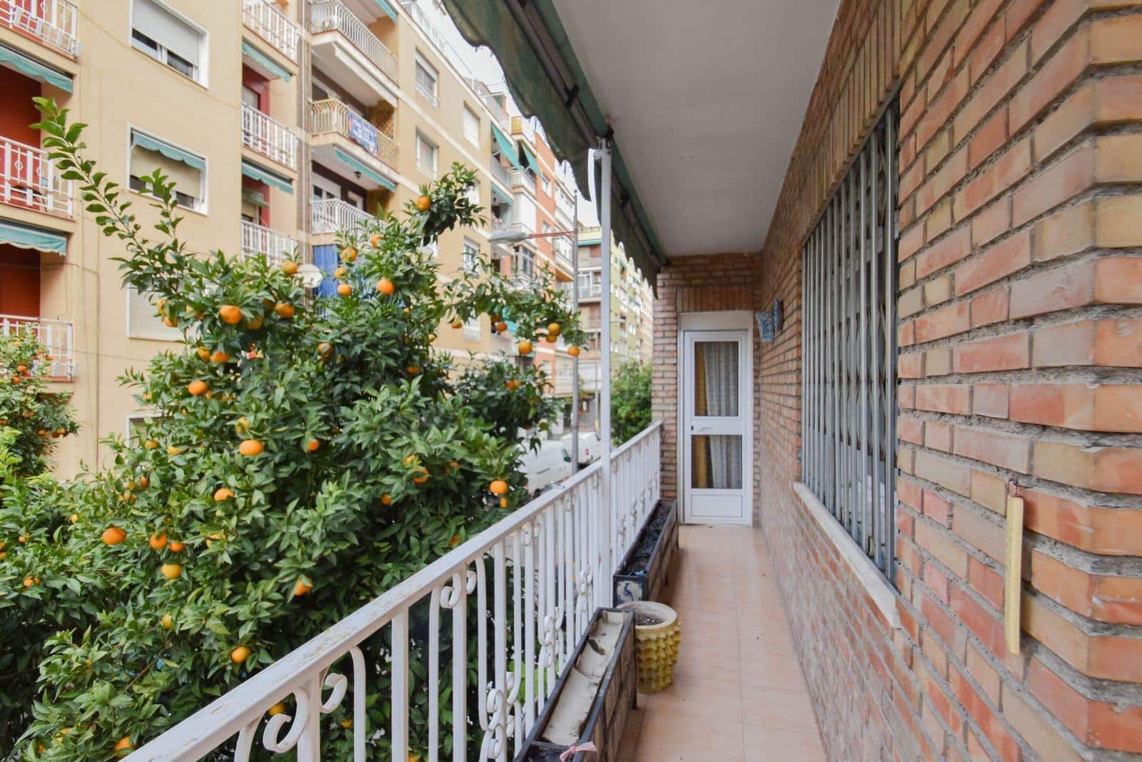 4 soveværelse Lejlighed til leje i Granada by - € 1.200 (Ref: 9481318)