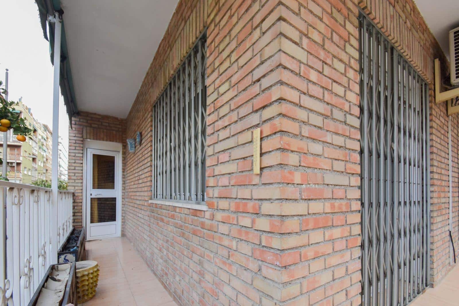 4 soveværelse Lejlighed til leje i Granada by - € 1.200 (Ref: 9481318)