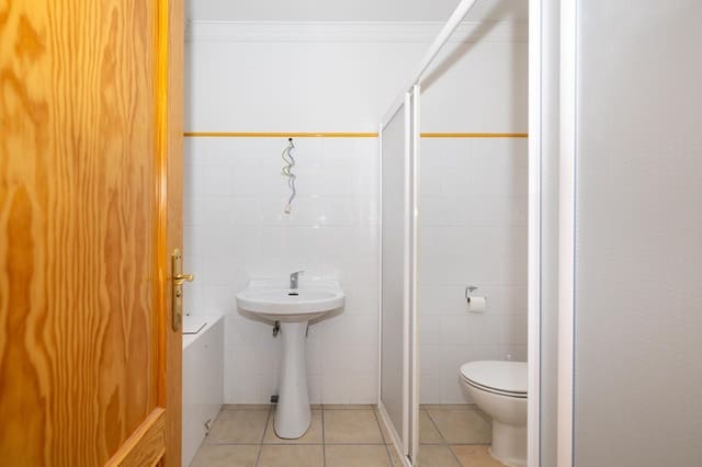 Negocio de 2 habitaciones en Lanjarón en venta - 140.000 € (Ref: 9496413)