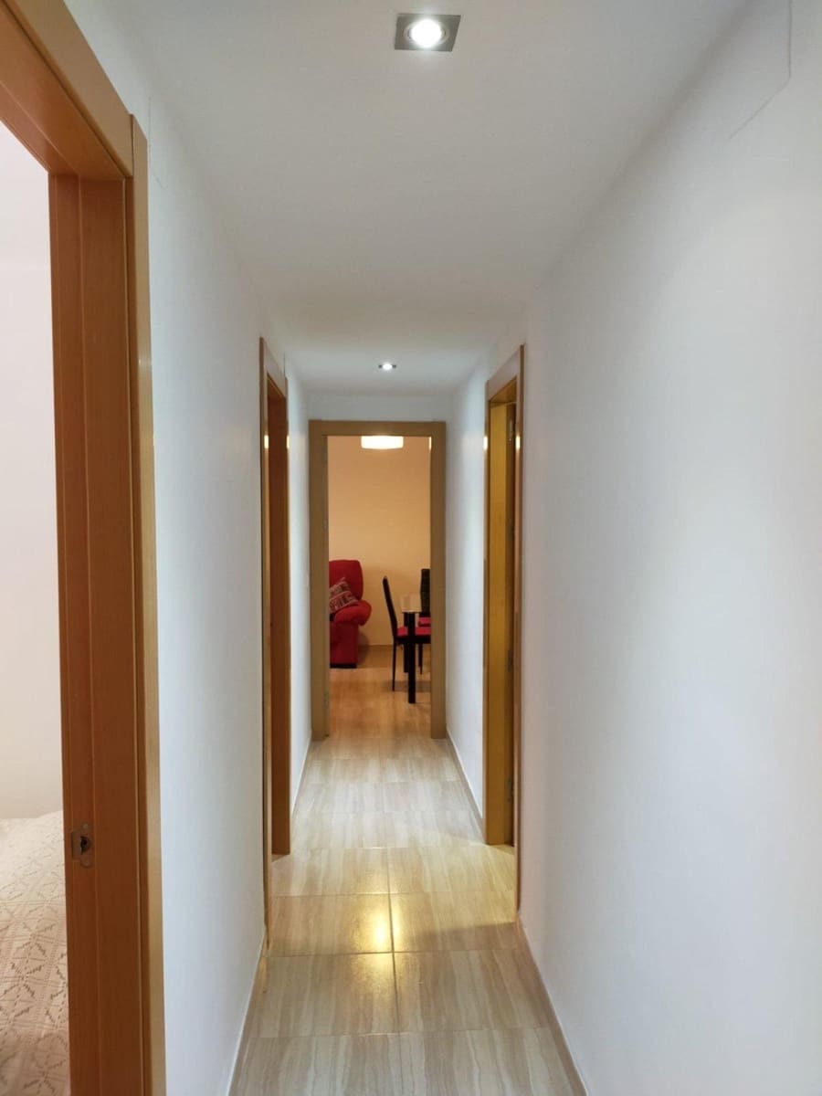 3 soveværelse Lejlighed til leje i Granada by - € 750 (Ref: 9502660)