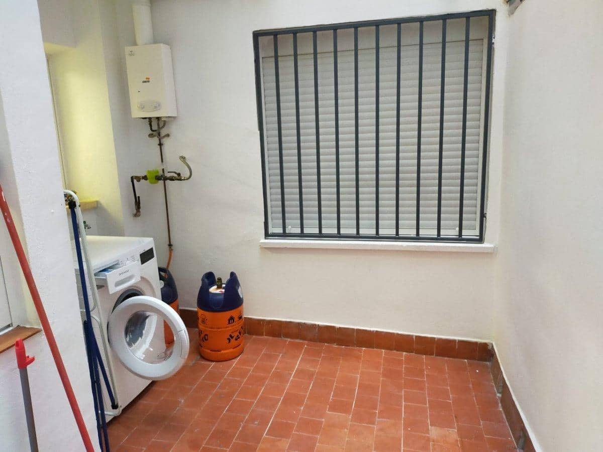 3 soveværelse Lejlighed til leje i Granada by - € 750 (Ref: 9502660)