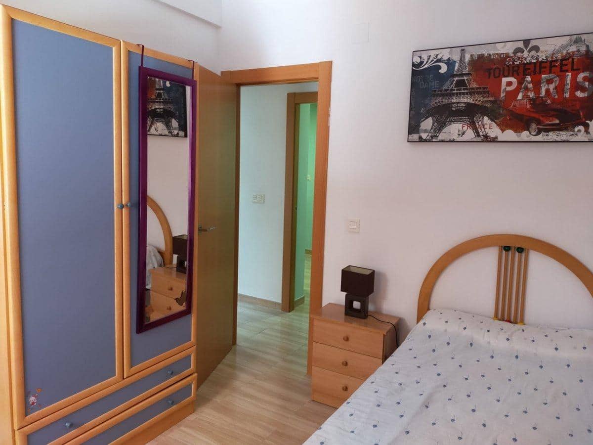 3 soveværelse Lejlighed til leje i Granada by - € 750 (Ref: 9502660)