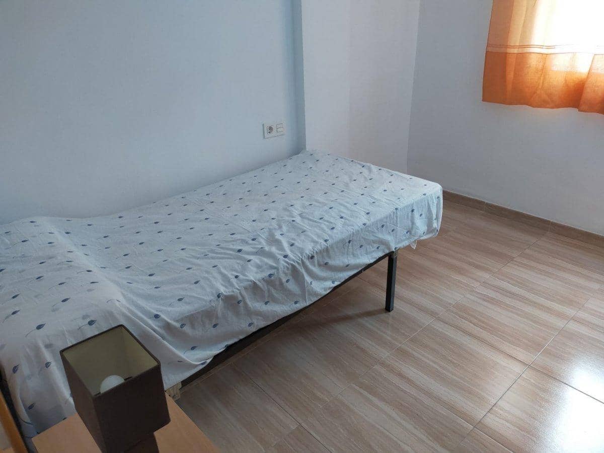 3 soveværelse Lejlighed til leje i Granada by - € 750 (Ref: 9502660)