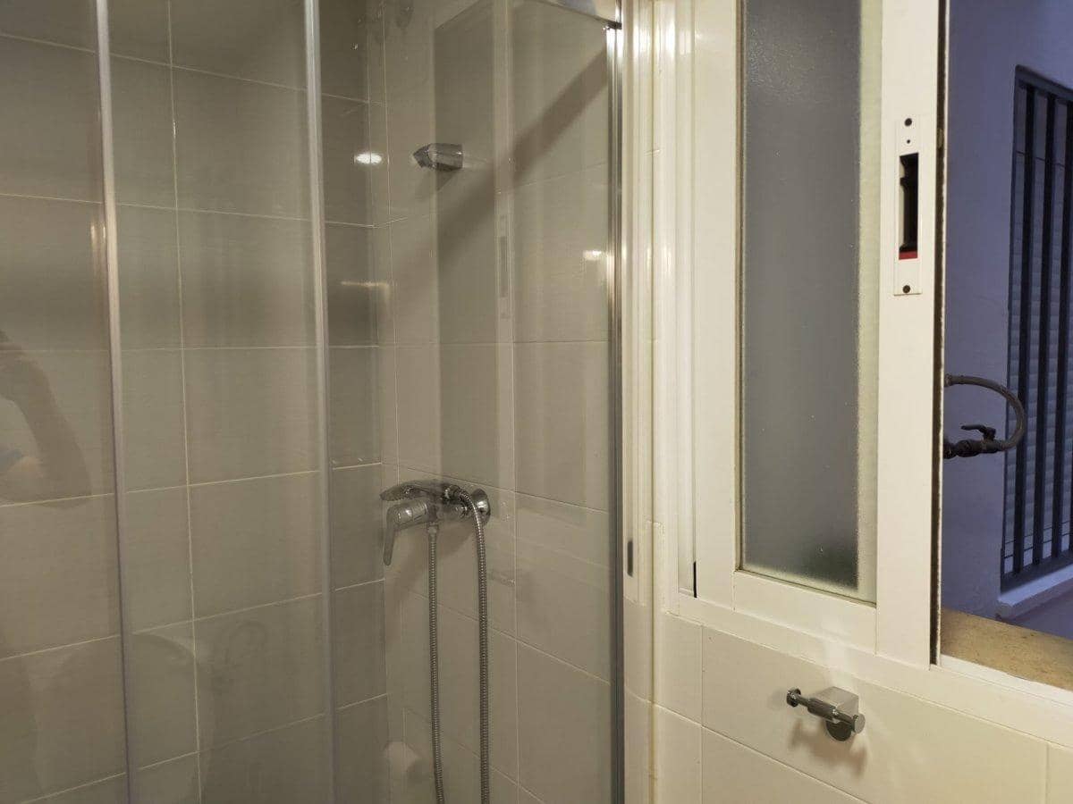 3 soveværelse Lejlighed til leje i Granada by - € 750 (Ref: 9502660)