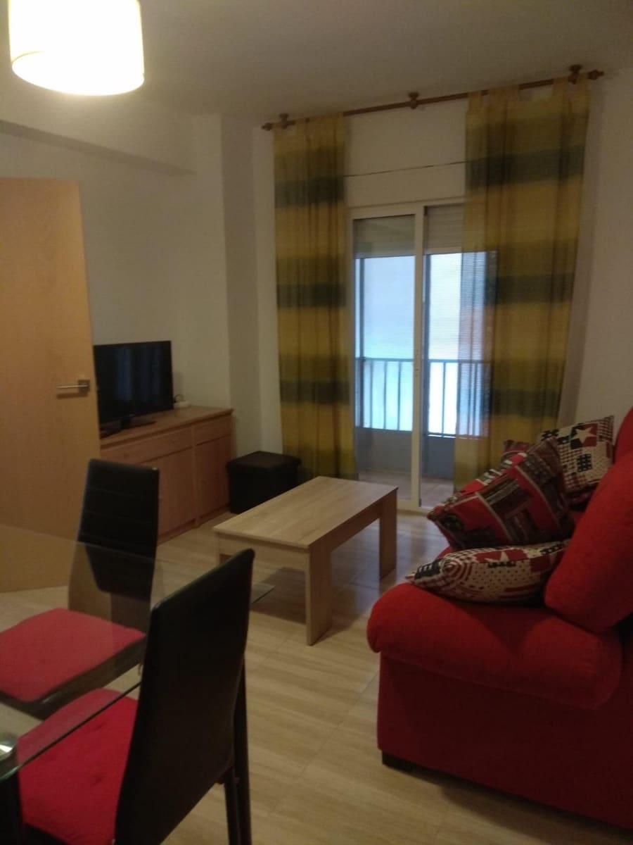 3 soveværelse Lejlighed til leje i Granada by - € 750 (Ref: 9502660)