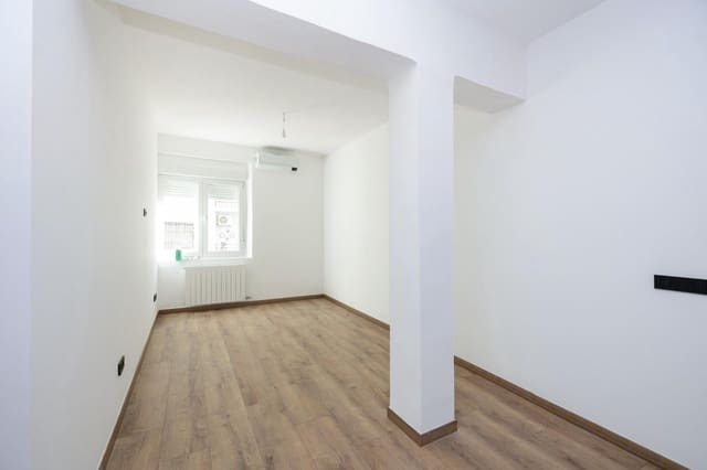 2 bedroom Flat for sale in Centro, Granada city - € 398,000 (Ref: 9504529)