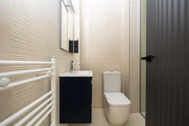 2 bedroom Flat for sale in Centro, Granada city - € 398,000 (Ref: 9504529)