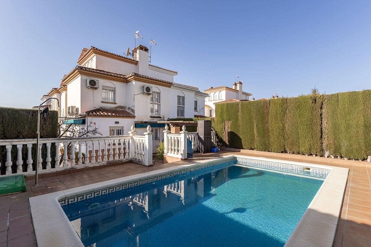 4 bedroom Villa for sale in Peligros with pool garage - € 315,000 (Ref: 9504530)