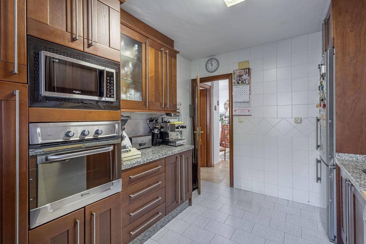 4 bedroom Villa for sale in Peligros with pool garage - € 315,000 (Ref: 9504530)