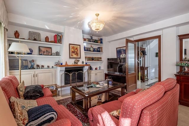 4 quarto Moradia para venda em Peligros com piscina garagem - 315 000 € (Ref: 9504530)