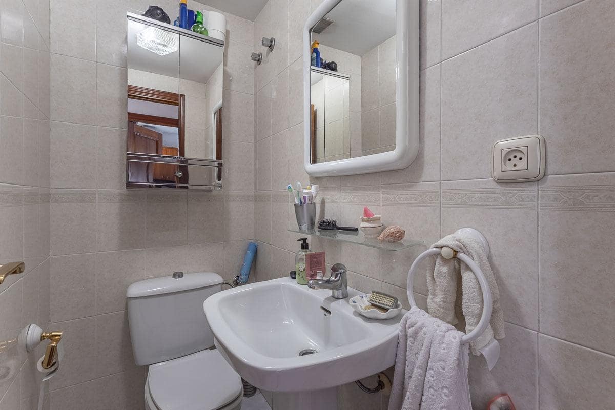 4 bedroom Villa for sale in Peligros with pool garage - € 315,000 (Ref: 9504530)