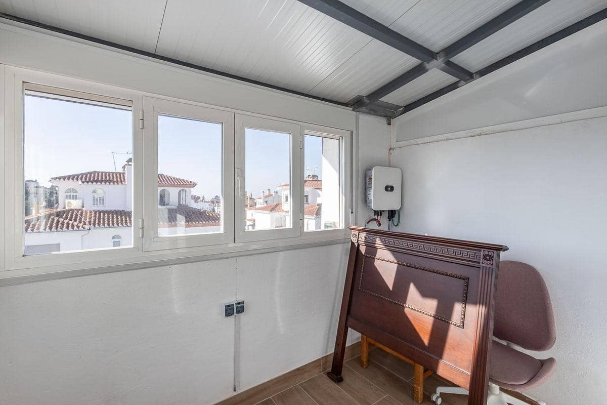 4 bedroom Villa for sale in Peligros with pool garage - € 315,000 (Ref: 9504530)